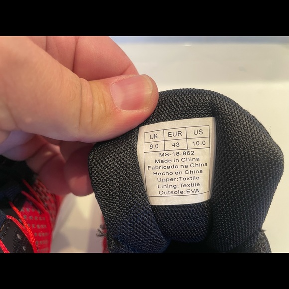 Ferrari one pair of Michael Schumacher Ferrari shoes. size euro 43 or CDN 10. - Picture 7 of 10